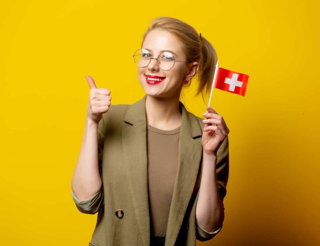 Donna svizzera con mini bandiera svizzera